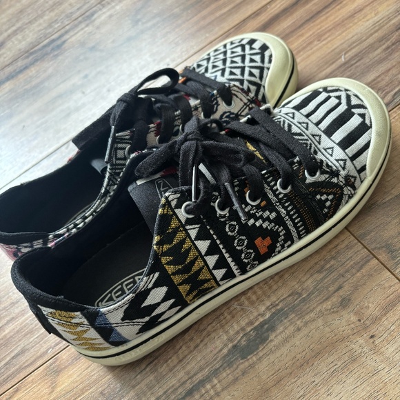 Keen Elsa IV Aztec Southwestern Multicolor Geometric Woven Sneakers Size 9.5 EUC - Picture 1 of 8